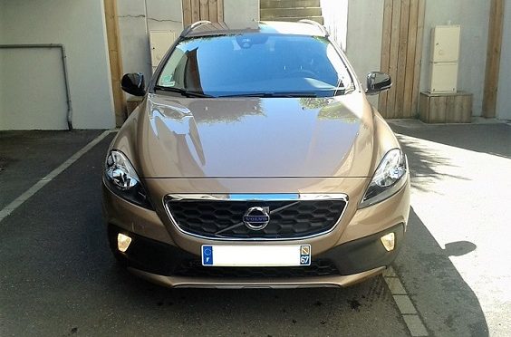 VOLVO V40 CROSS COUNTRY T4 180Ch MOMENTUM S&S // GPS // 1ère Main // Révisée