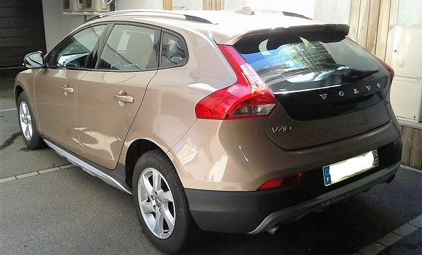 VOLVO V40 CROSS COUNTRY T4 180Ch MOMENTUM S&S // GPS // 1ère Main // Révisée