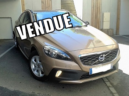 VOLVO V40 CROSS COUNTRY T4 180Ch MOMENTUM S&S // GPS // 1ère Main // Révisée