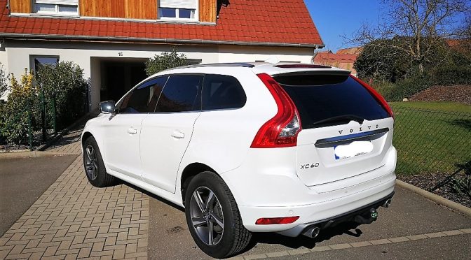 VOLVO XC60 D5 215Ch GEARTRONIC 6 R-DESIGN AWD // CARNET VOLVO