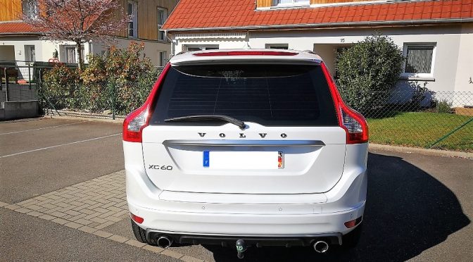 VOLVO XC60 D5 215Ch GEARTRONIC 6 R-DESIGN AWD // CARNET VOLVO