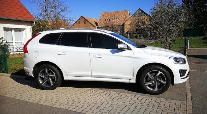 VOLVO XC60 D5 215Ch GEARTRONIC 6 R-DESIGN AWD // CARNET VOLVO