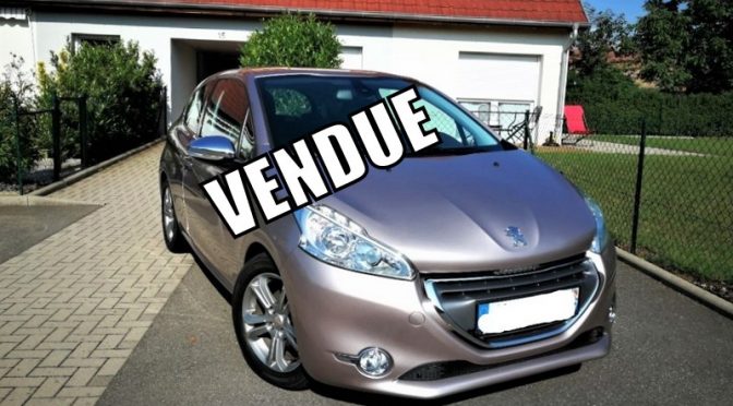 PEUGEOT 208 1.4 VTI 95Ch ALLURE // GPS // SEMI CUIR // CARNET PEUGEOT