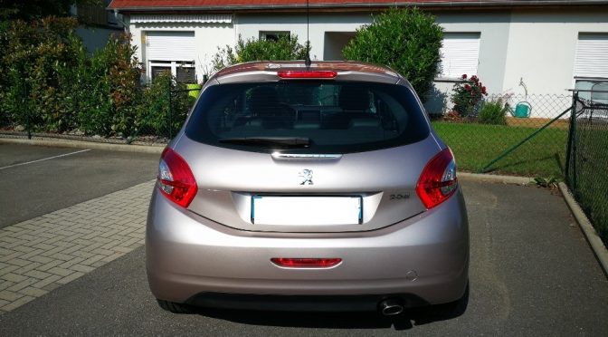 PEUGEOT 208 1.4 VTI 95Ch ALLURE // GPS // SEMI CUIR // CARNET PEUGEOT