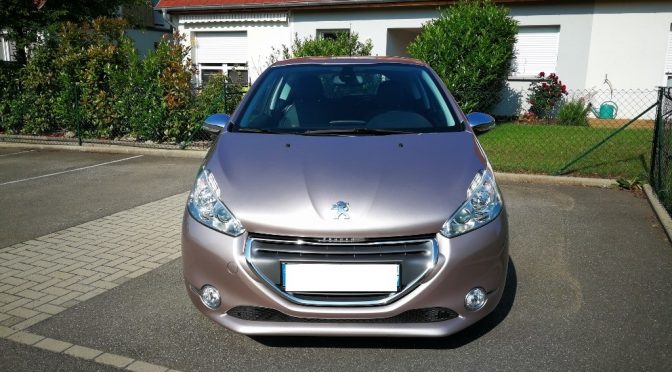 PEUGEOT 208 1.4 VTI 95Ch ALLURE // GPS // SEMI CUIR // CARNET PEUGEOT