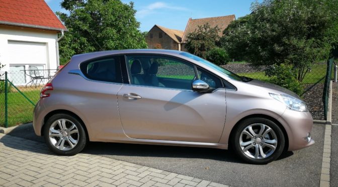 PEUGEOT 208 1.4 VTI 95Ch ALLURE // GPS // SEMI CUIR // CARNET PEUGEOT