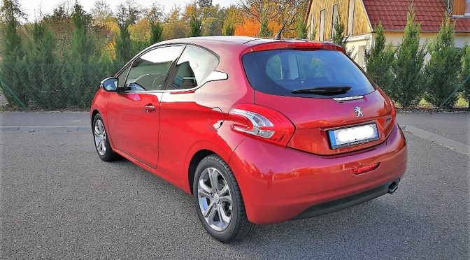 PEUGEOT 208 1.4 VTI 95Ch ALLURE // SEMI CUIR // CARNET PEUGEOT