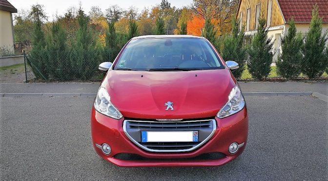 PEUGEOT 208 1.4 VTI 95Ch ALLURE // SEMI CUIR // CARNET PEUGEOT