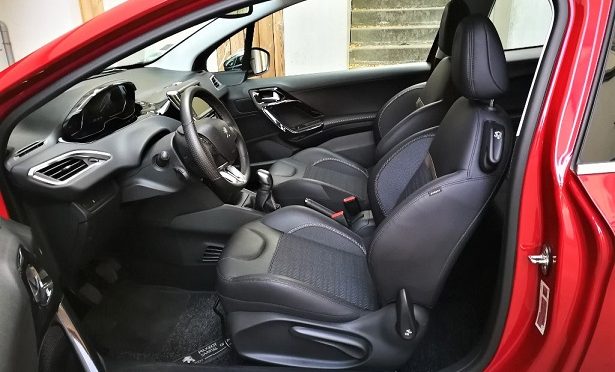 PEUGEOT 208 1.4 VTI 95Ch ALLURE // SEMI CUIR // CARNET PEUGEOT