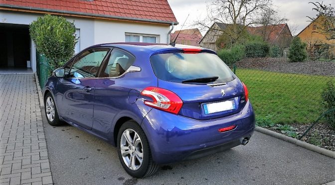 PEUGEOT 208 1.4 VTI 95Ch ALLURE // SEMI CUIR // CARNET PEUGEOT //