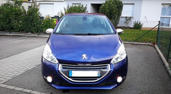 PEUGEOT 208 1.4 VTI 95Ch ALLURE // SEMI CUIR // CARNET PEUGEOT // 1ère Main