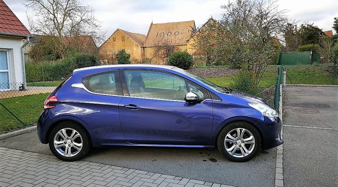 PEUGEOT 208 1.4 VTI 95Ch ALLURE // SEMI CUIR // CARNET PEUGEOT // 1ère Main