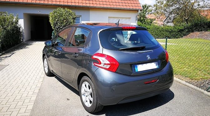 PEUGEOT 208 1.2 VTI 82Ch ACTIVE // 1ère Main // TOIT PANO // GPS // RADAR ARR