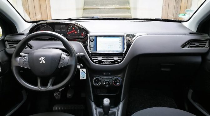 PEUGEOT 208 1.2 VTI 82Ch ACTIVE // 1ère Main // TOIT PANO // GPS // RADAR ARR