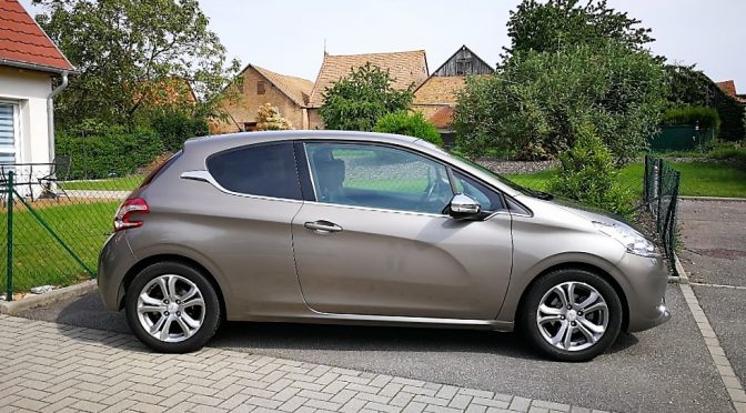 PEUGEOT 208 1.4 VTI 95Ch ALLURE // 1ère Main // SEMI CUIR // CARNET PEUGEOT //