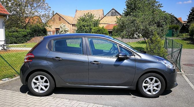 PEUGEOT 208 1.2 VTI 82Ch ACTIVE // 1ère Main // TOIT PANO // GPS // RADAR ARR