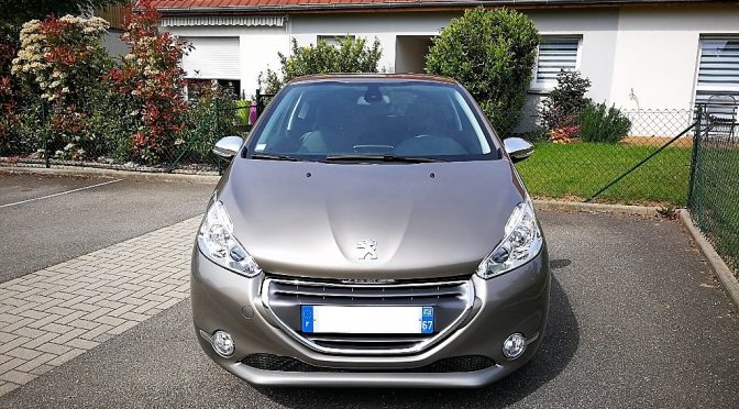 PEUGEOT 208 1.2 VTI 82Ch ACTIVE // 1ère Main // TOIT PANO // GPS // RADAR ARR