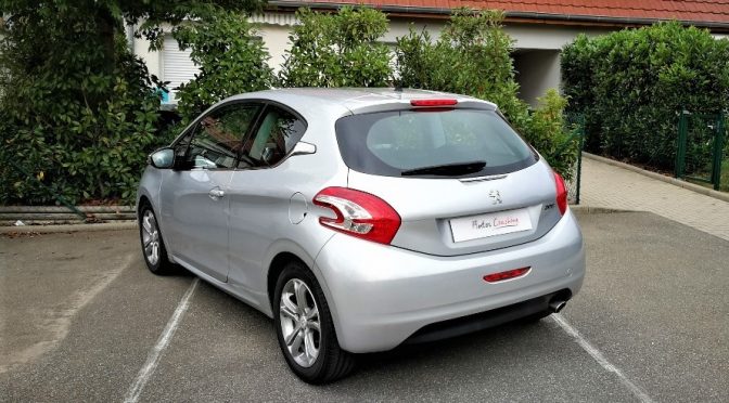 PEUGEOT 208 1.4 VTI 95Ch ALLURE // 1ère Main // SEMI CUIR // CARNET PEUGEOT //
