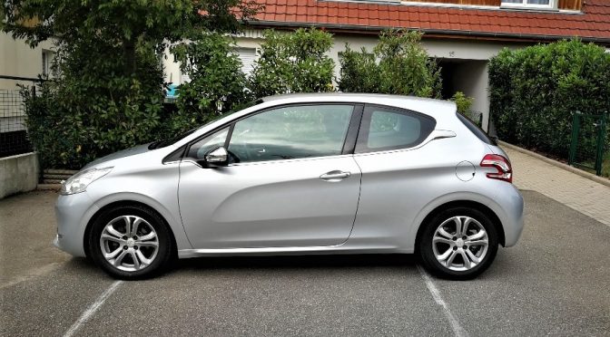 PEUGEOT 208 1.4 VTI 95Ch ALLURE // 1ère Main // SEMI CUIR // CARNET PEUGEOT //