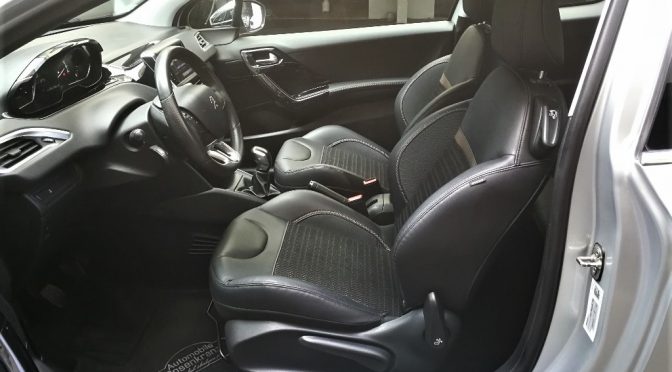 PEUGEOT 208 1.4 VTI 95Ch ALLURE // 1ère Main // SEMI CUIR // CARNET PEUGEOT //