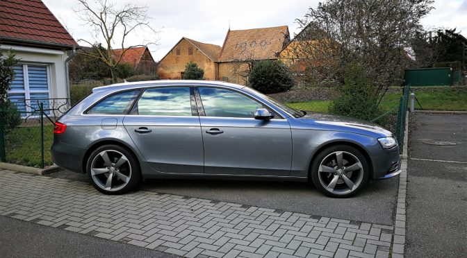 AUDI A4 IV phase 2 AVANT 2.0 TDI 150 MULTITRONIC AMBITION LUXE / CARNET AUDI / CUIR ALCANTARA