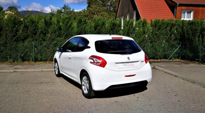 PEUGEOT 208 1.2L VTI 82Ch STYLE 3 PORTES // 36 900KMS // Bluetooth // Sièges chauffants