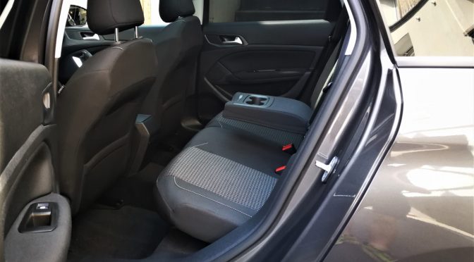 PEUGEOT 308 SW 1.5 HDI 130 EAT8 ACTIVE // TOIT PANO // CAMERA // ATTELAGE // HISTORIQUE COMPLET