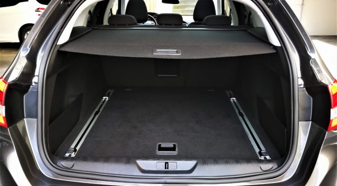 PEUGEOT 308 SW 1.5 HDI 130 EAT8 ACTIVE // TOIT PANO // CAMERA // ATTELAGE // HISTORIQUE COMPLET