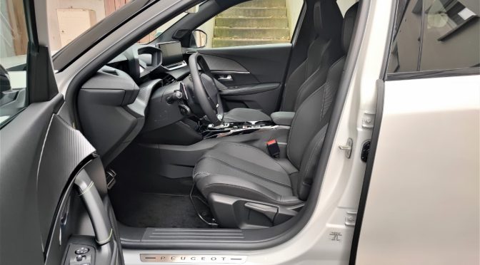 PEUGEOT 2008 1.2 PURETECH 130 EAT8 GT // 1 900 KMS // CAMERA // SIEGES CHAUFF