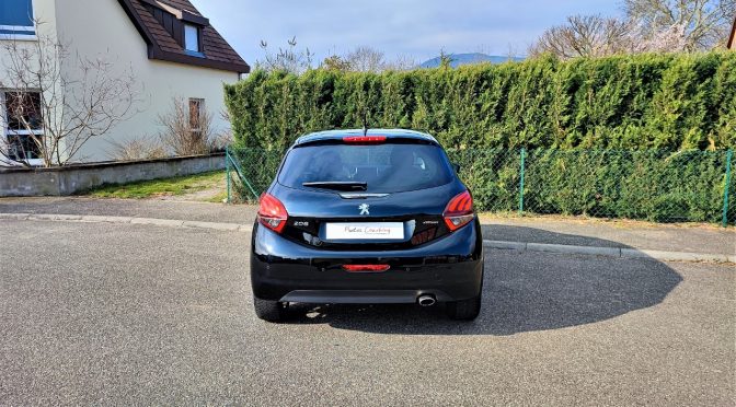 PEUGEOT 208 1.2 PURETECH 110Ch GT LINE 5 PORTES // 1ère Main