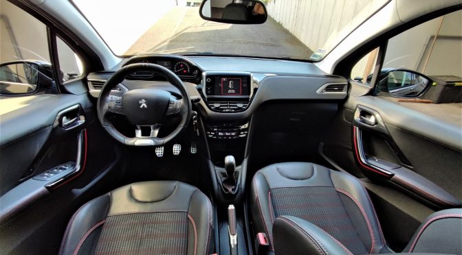 PEUGEOT 208 1.2 PURETECH 110Ch GT LINE 5 PORTES // Radar Ar // Carplay