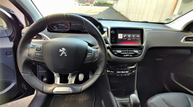 PEUGEOT 208 1.2 PURETECH 110Ch GT LINE 5 PORTES // Radar Ar // Carplay