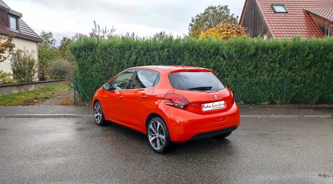 PEUGEOT 208 FELINE HDI 120 5 PORTES // 1ère Main // TOIT PANO // CAMERA