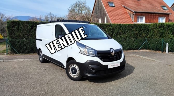 RENAULT TRAFIC 1.6 DCI 125Ch BVM6 3 PLACES // TVA // CAMERA // ATTELAGE // ETAGERES
