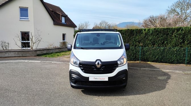 RENAULT TRAFIC 1.6 DCI 125Ch BVM6 3 PLACES // TVA // CAMERA // ATTELAGE // ETAGERES