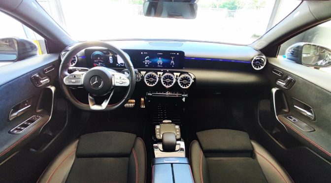 MERCEDES CLASSE A IV 180 AMG LINE 7G-DCT 136Ch // 1ère Main // TOIT PANO // SONO // CUIR ELEC CHAUFFANT
