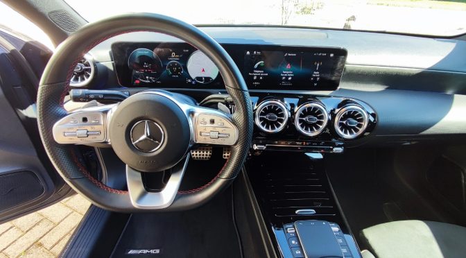 MERCEDES CLASSE A IV 180 AMG LINE 7G-DCT 136Ch // 1ère Main // TOIT PANO // SONO // CUIR ELEC CHAUFFANT