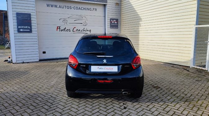 PEUGEOT 208 1.2 PURETECH 110Ch GT LINE 5 PORTES // Radar Ar // Carplay