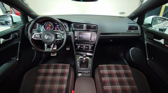 VOLKSWAGEN GOLF VII 2.0 TSI 220Ch BVM6 GTI 3P // 1ère Main // Historique complet // GPS // JA 19 //