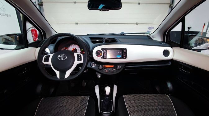 TOYOTA YARIS III 1.3L VVT-i 100Ch BVM6 DESIGN 5 PORTES // HISTORIQUE COMPLET // TOIT PANO // CAMERA