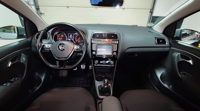 VOLKSWAGEN POLO V (2) 1.2 TSI 90 BLUEMOTION TECHNOLOGY Sound pack R-LINE 5P // 1ère Main /// entretiens VW