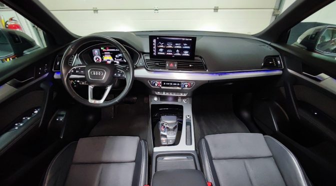 AUDI Q5 II (2) 55 TFSIE 367 Hybride S LINE QUATTRO S-TRONIC 7 // ATTELAGE // MATRIX LED // TOIT PANO