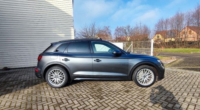 AUDI Q5 II (2) 55 TFSIE 367 Hybride S LINE QUATTRO S-TRONIC 7 // ATTELAGE // MATRIX LED // TOIT PANO