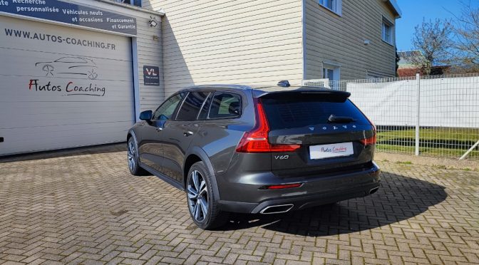 VOLVO V60 (2) CROSS COUNTRY D4 190 LUXE GEARTRONIC 8 // Attelage // Carplay // Camera