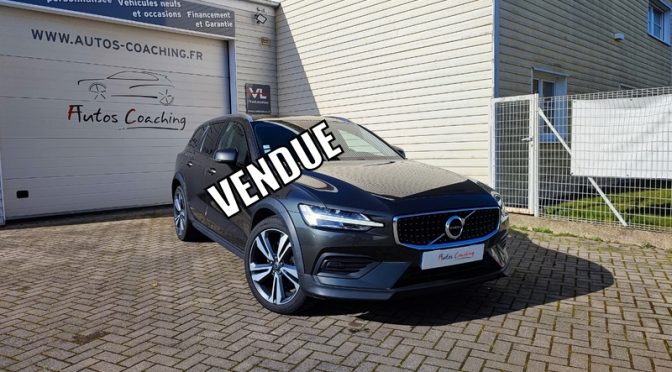 VOLVO V60 (2) CROSS COUNTRY D4 190 LUXE GEARTRONIC 8 // Attelage // Carplay // Camera