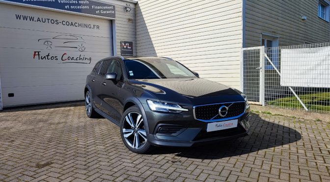 VOLVO V60 (2) CROSS COUNTRY D4 190 LUXE GEARTRONIC 8 // Attelage // Carplay // Camera