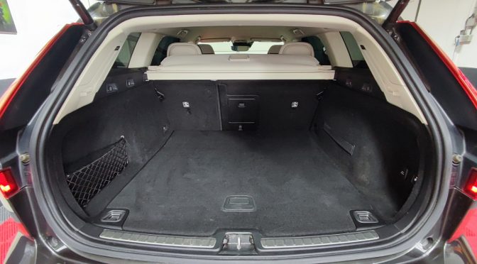 VOLVO V60 (2) CROSS COUNTRY D4 190 LUXE GEARTRONIC 8 // Attelage // Carplay // Camera