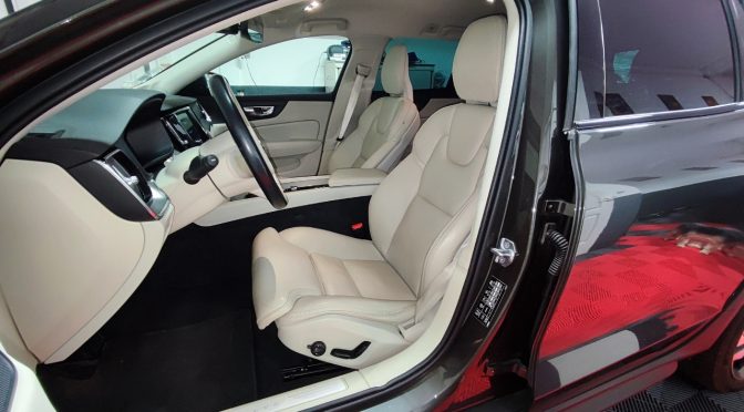 VOLVO V60 (2) CROSS COUNTRY D4 190 LUXE GEARTRONIC 8 // Attelage // Carplay // Camera