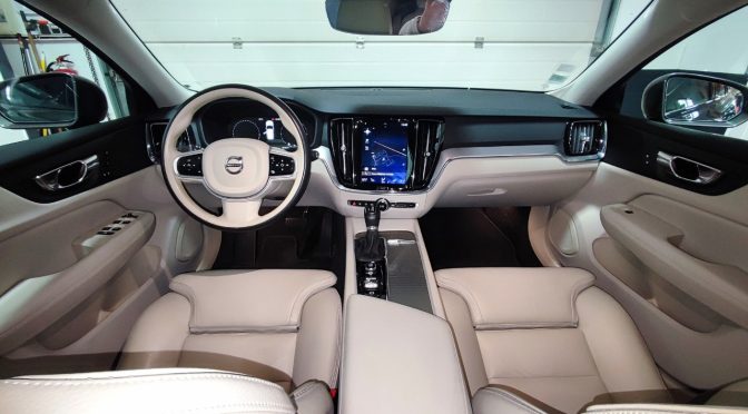 VOLVO V60 (2) CROSS COUNTRY D4 190 LUXE GEARTRONIC 8 // Attelage // Carplay // Camera