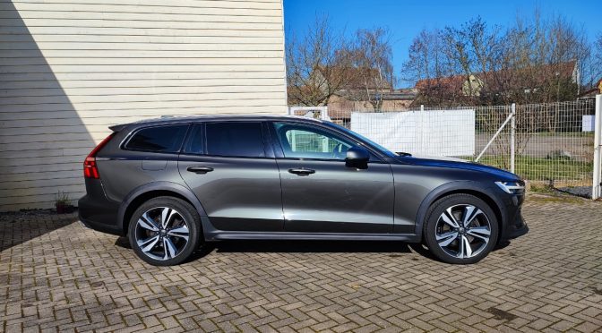 VOLVO V60 (2) CROSS COUNTRY D4 190 LUXE GEARTRONIC 8 // Attelage // Carplay // Camera